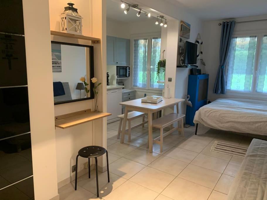 Studio Cosy Bord De Mer Et Centre Ville Pour 4Pers Deauville Exterior photo